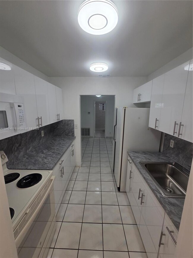 348 S Federal Hwy unit 5, Dania, FL 33004 - photo 2