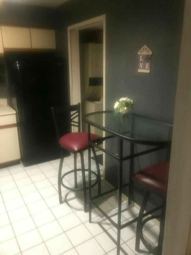 27430 Evergreen Rd unit 36, Lathrup Village, MI 48076 - photo 3