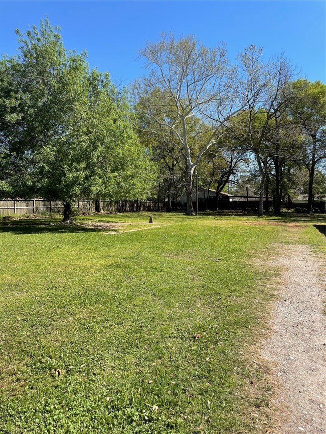 8902 Shady Dr, Houston, TX 77016 - photo 2