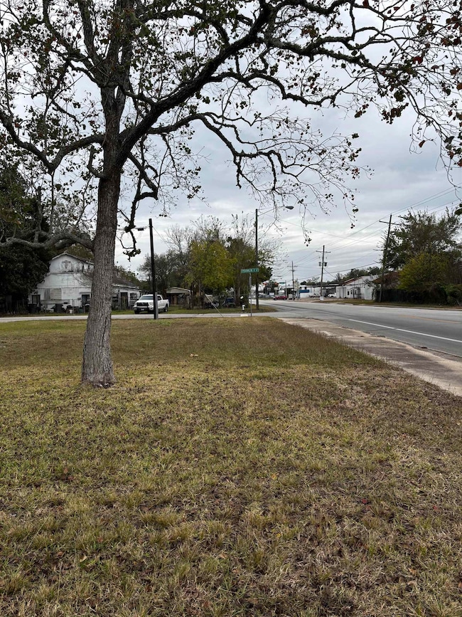 1195 S 4th St, Beaumont, TX 77701 - photo 3