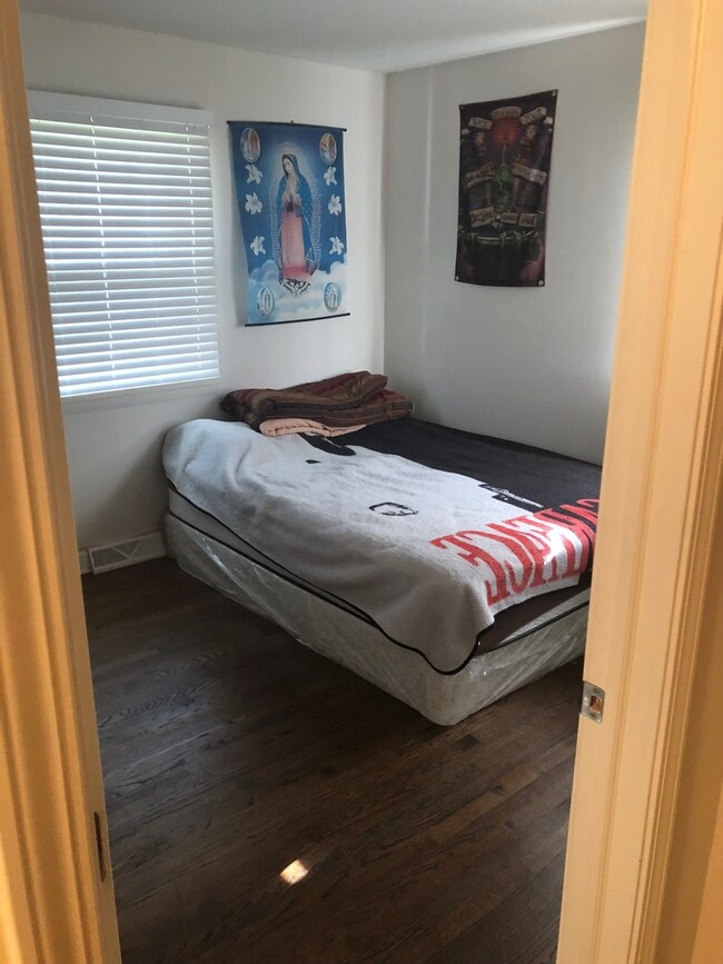 2812 W Grove Ave, Waukegan, IL 60085 - photo 5