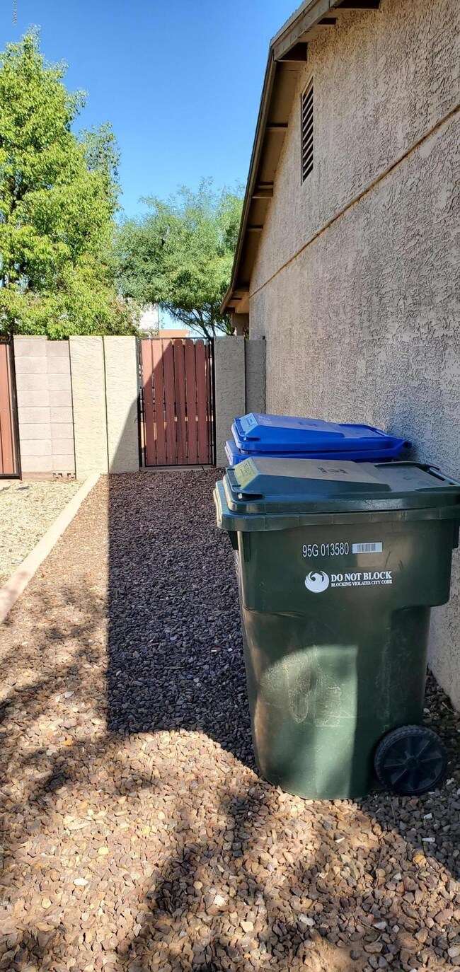 7646 W Heatherbrae Dr, Phoenix, AZ 85033 - photo 2