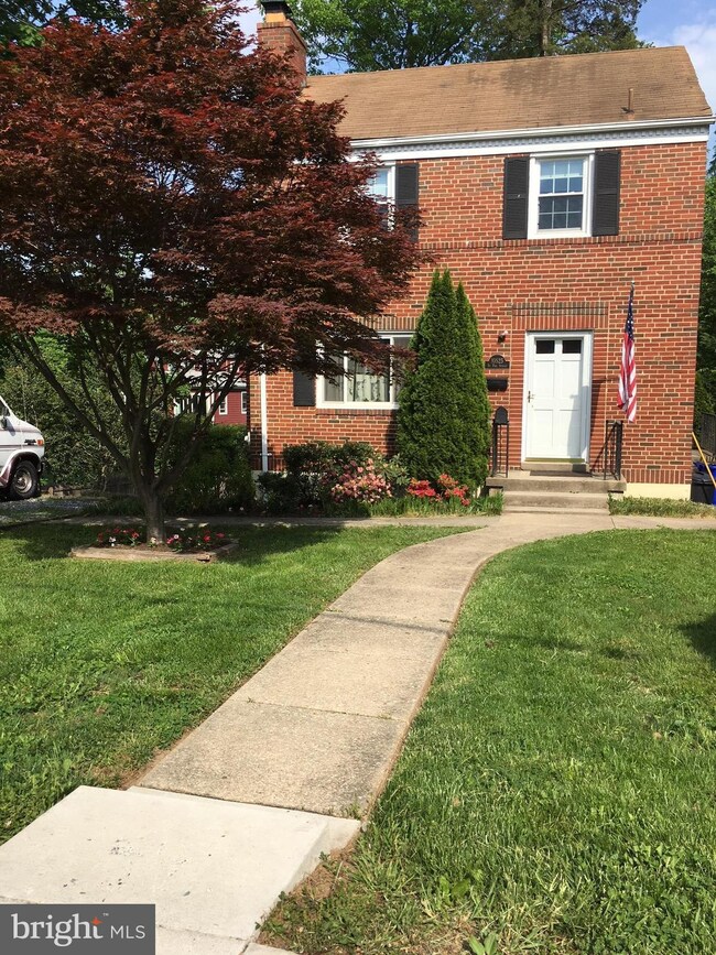 10525 St Paul St, Kensington, MD 20895 - photo 2