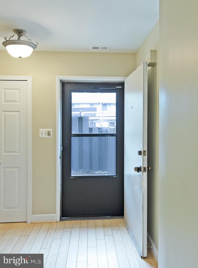 1380 Northgate Square, Reston, VA 20190 - photo 5