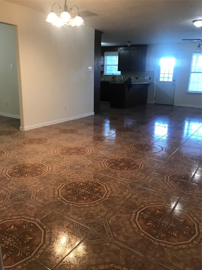 9018 Mcgallion Rd, Houston, TX 77022 - photo 4