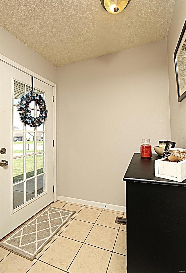 80 Chase Way unit B, Highland, IL 62249 - photo 4