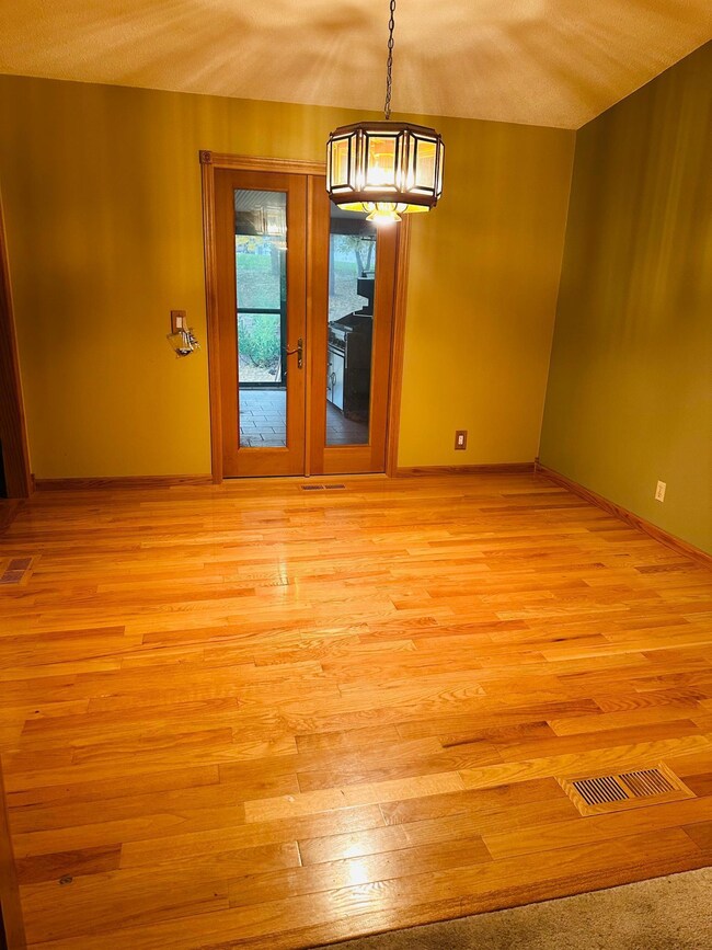 13217 Valley Forge Ln N, Champlin, MN 55316 - photo 4