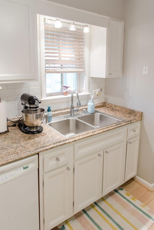 GV Condo-253 E Kosuth-3