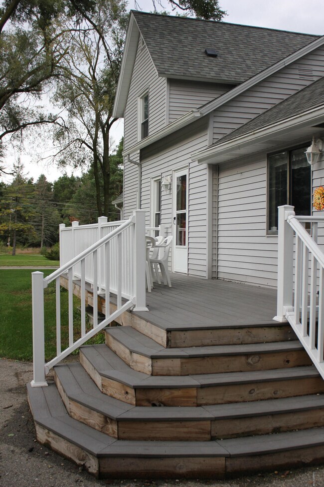 548 E Superior St, Wayland, MI 49348 - photo 6