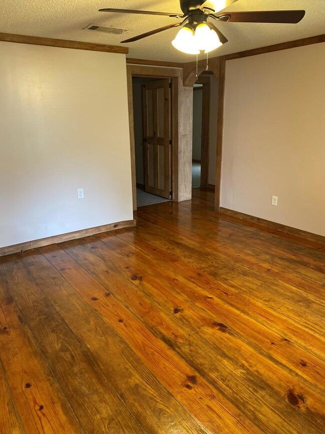 211 Gordon St W, Douglas, GA 31533 - photo 2