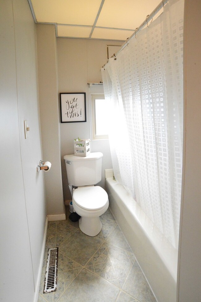 113 W Ensey St, Tuscola, IL 61953 - photo 7