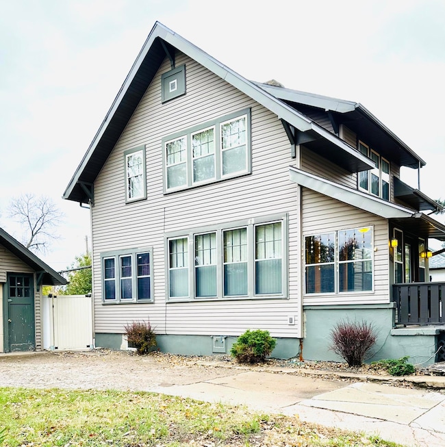 811 W 3rd Ave, Mitchell, SD 57301 - photo 2