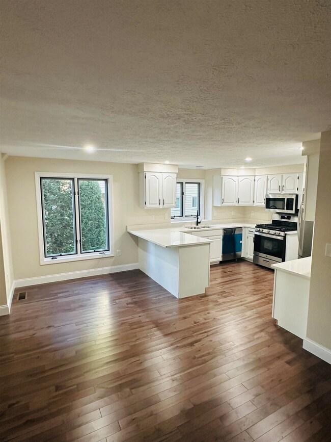 7 Chatfield Dr unit U17, Nashua, NH 03063 - photo 6