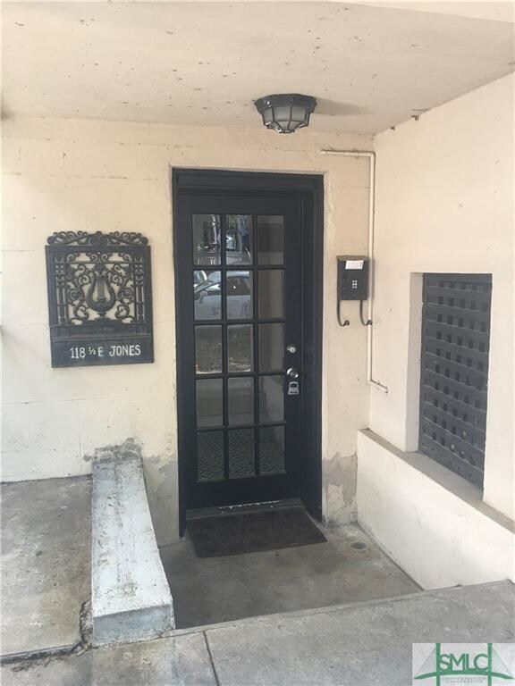 118 E Jones St unit Garden Unit, Savannah, GA 31401 - photo 2