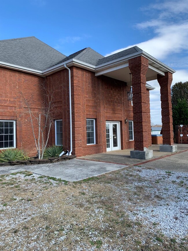 5690 W Laurel Rd, London, KY 40741 - photo 2