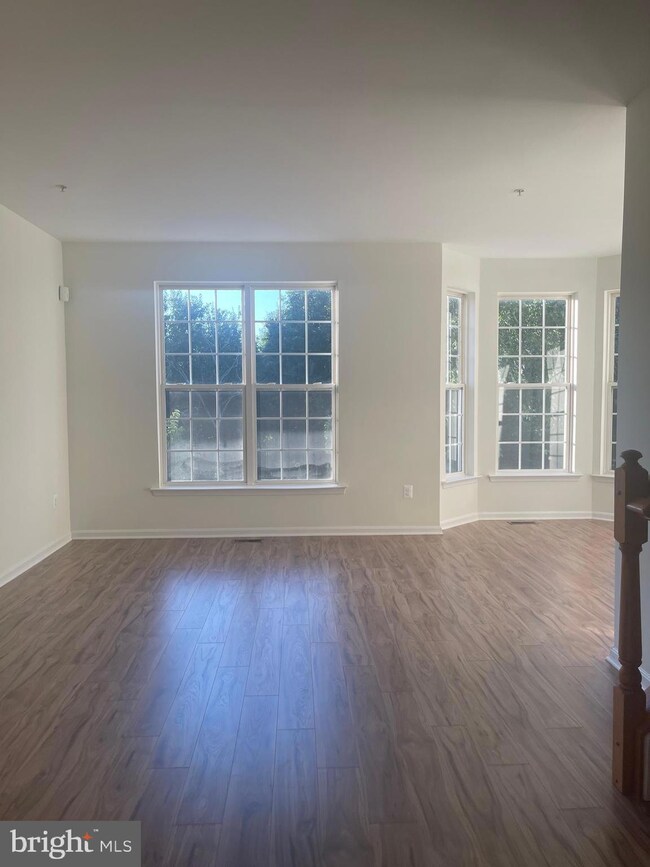 8323 Brooktree St, Laurel, MD 20724 - photo 4