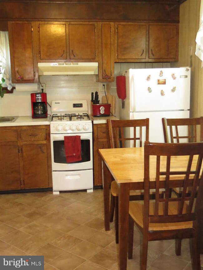 407 Elizabeth St, Williamstown, PA 17098 - photo 3