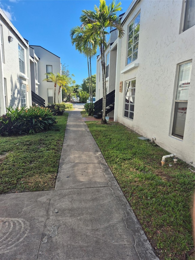 4429 Treehouse Ln unit 28 F, Tamarac, FL 33319 - photo 2