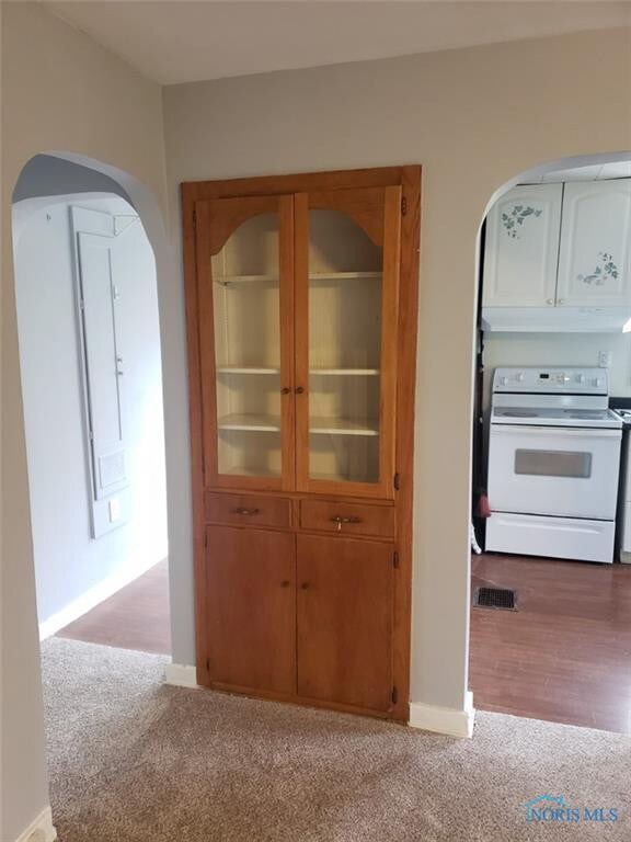 602 Pleasant St, Archbold, OH 43502 - photo 2