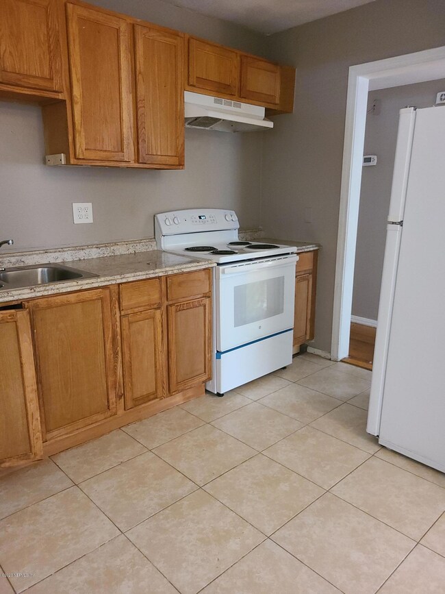 5841 Cherry Laurel Dr, Jacksonville, FL 32210 - photo 4