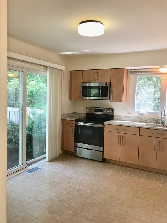 94 Fifer Ln unit 94, Lexington, MA 02420 - photo 4