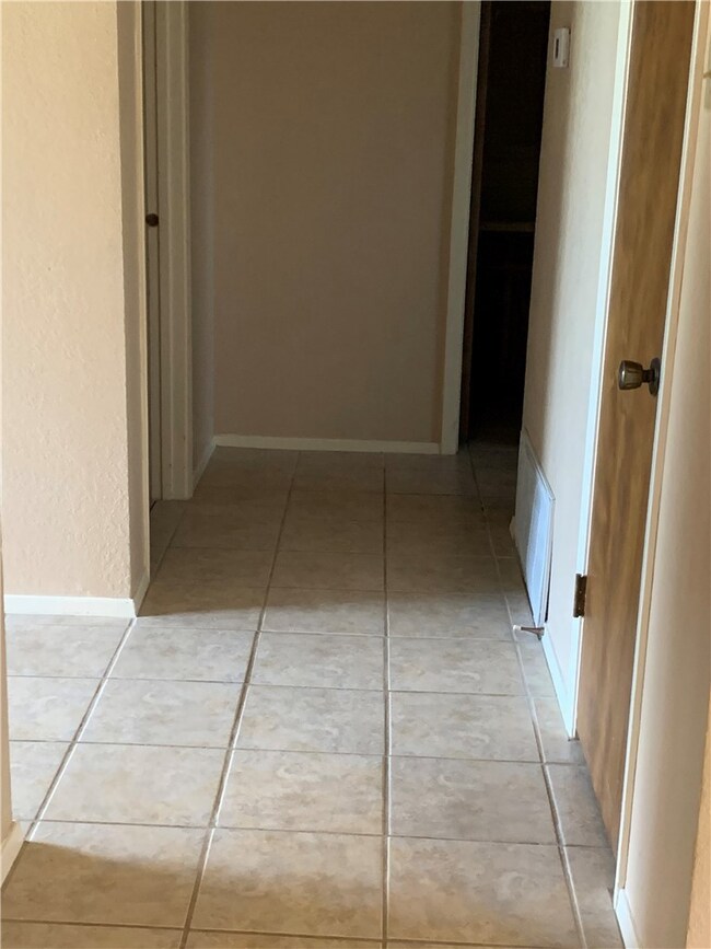 836 W 3rd St, Eddy, TX 76524 - photo 3