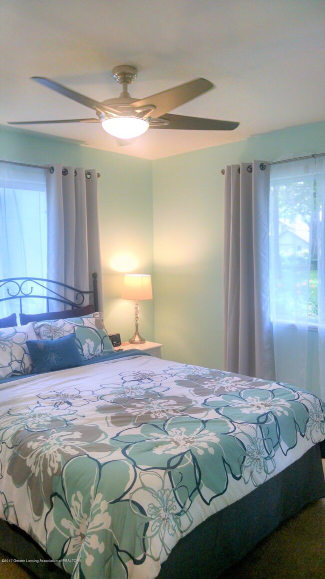 521 W Paulson St, Lansing, MI 48906 - photo 5