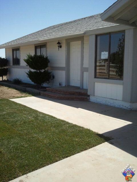 5902 Margaritha Ln, Rosamond, CA 93560 - photo 4