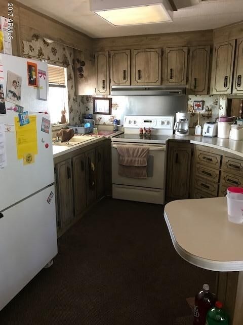 909 SE. 2nd kitchen