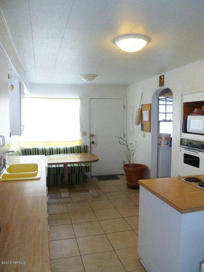 Informal Eating Space in Kitchen