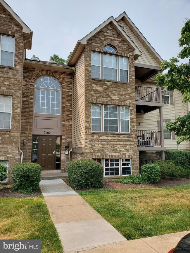 2061 Alice Ave unit 2061-302, Oxon Hill, MD 20745 - photo 2