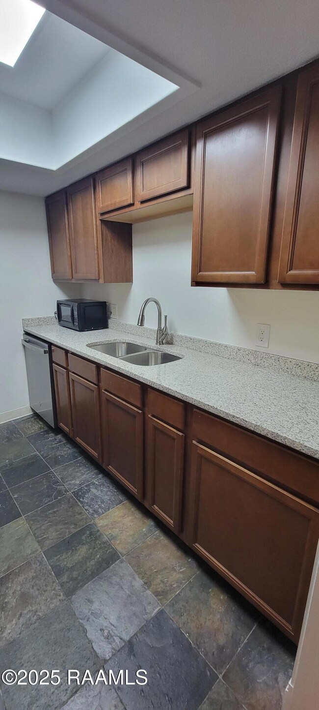 3121 Johnston St unit 207, Lafayette, LA 70503 - photo 4