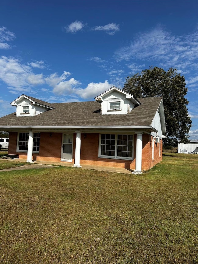 View of front of property featuring a front lawn