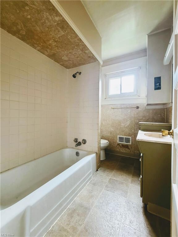 First level of second unit. Full Bath