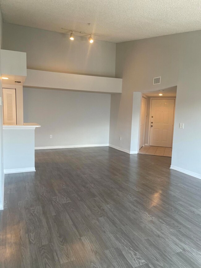 4197 N Haverhill Rd unit 212, West Palm Beach, FL 33417 - photo 6