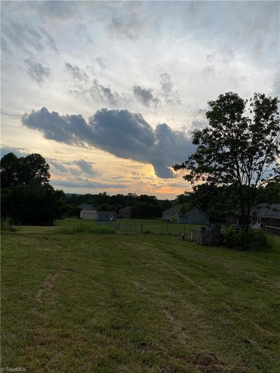 125 Zurich Ln, Statesville, NC 28625 - photo 2