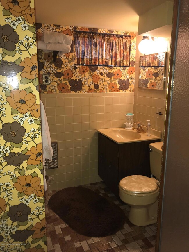 581 Rathbun Ave, Staten Island, NY 10312 - photo 4