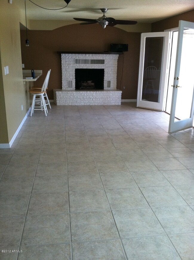 large great room w/fireplace