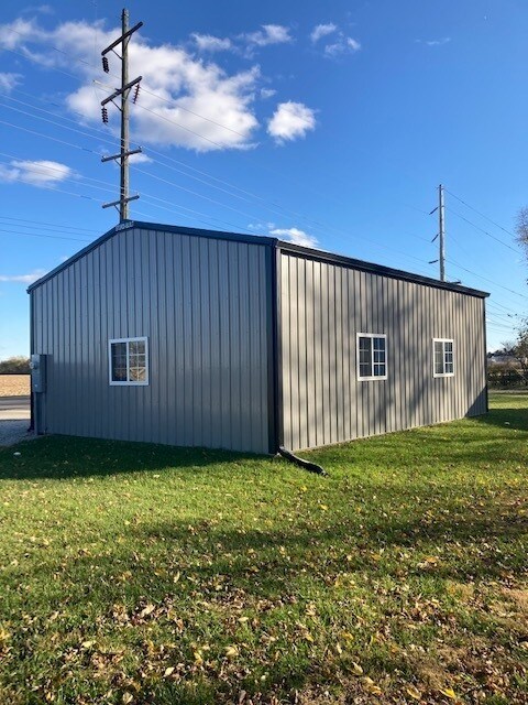 300 N Prairie St, Tuscola, IL 61953 - photo 3