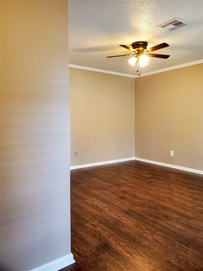 11610 Kirkvalley Dr, Houston, TX 77089 - photo 6