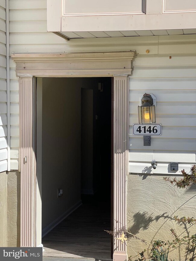 4146 Applegate Ct, Suitland, MD 20746 - photo 2