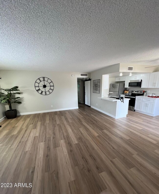 4 -Great Room & Kitchen from front door