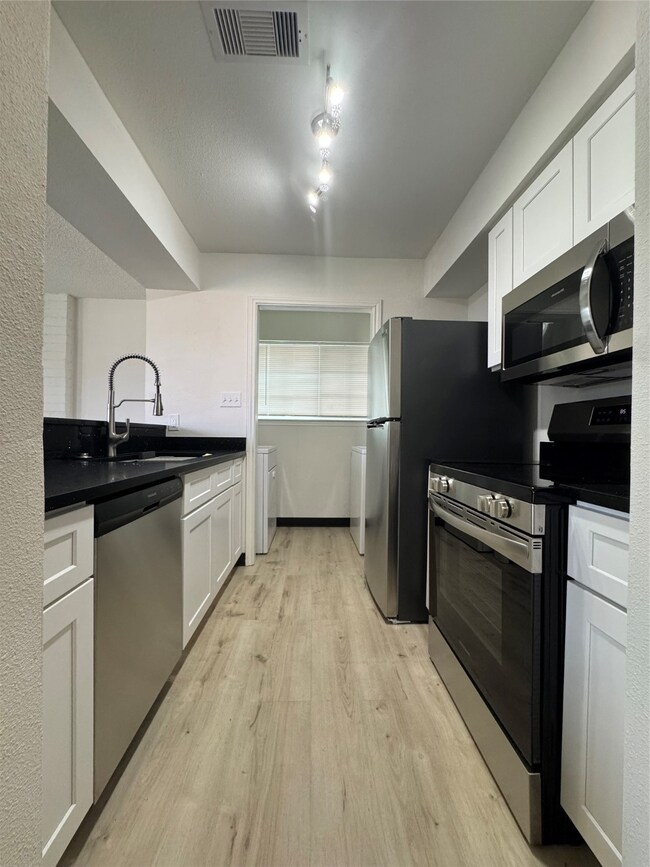 1319 Brenda Ln unit C, Humble, TX 77338 - photo 7