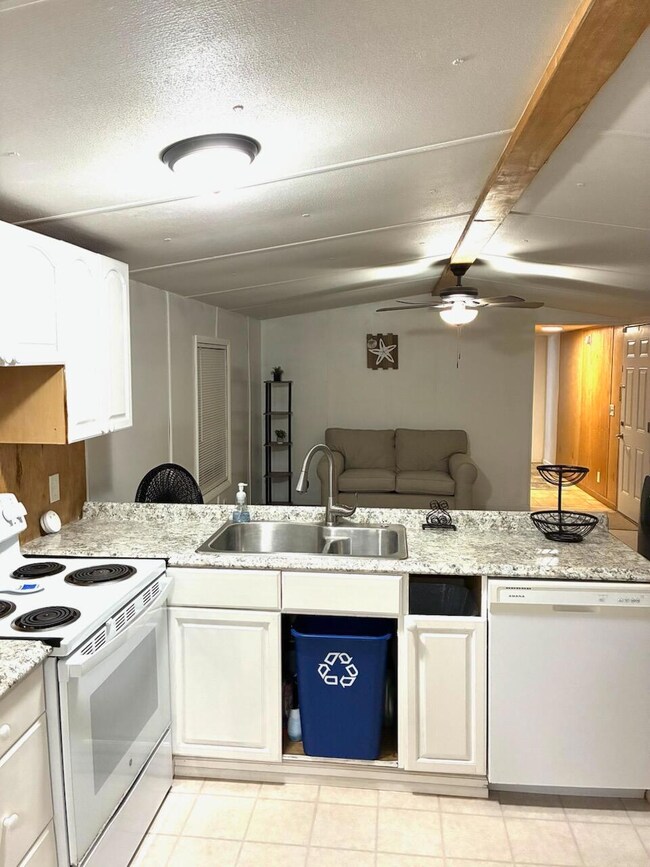 D25 10th Ave, Stock Island, FL 33040 - photo 5