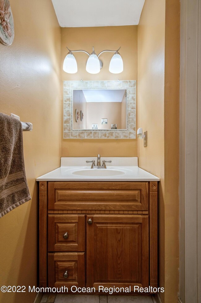 03_9RemsenDr_7_HalfBath_HiRes
