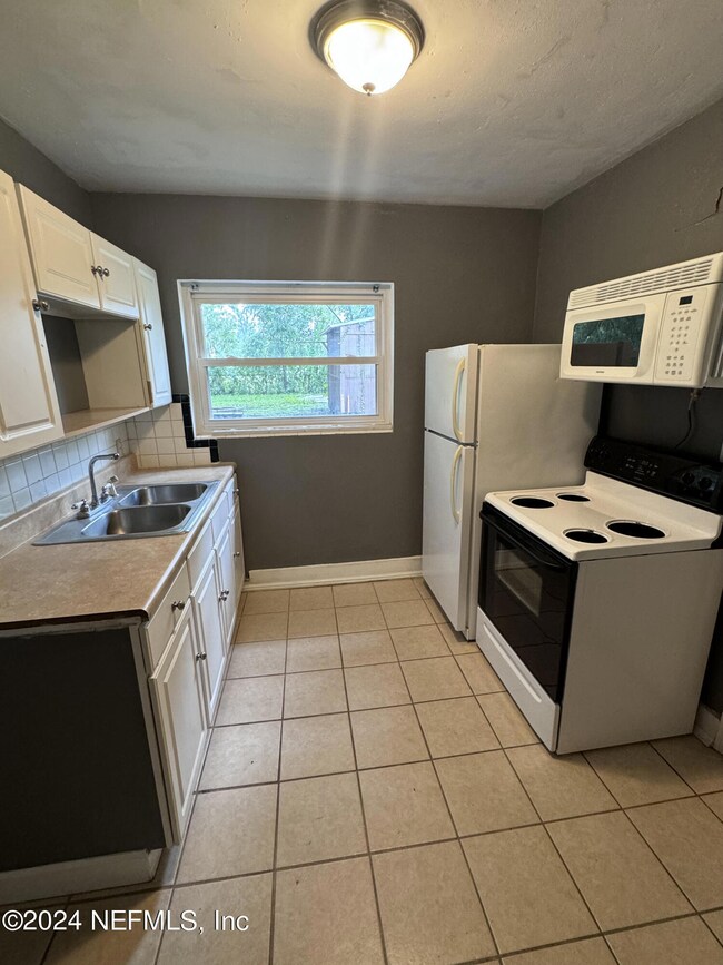 5202 107th St, Jacksonville, FL 32244 - photo 2