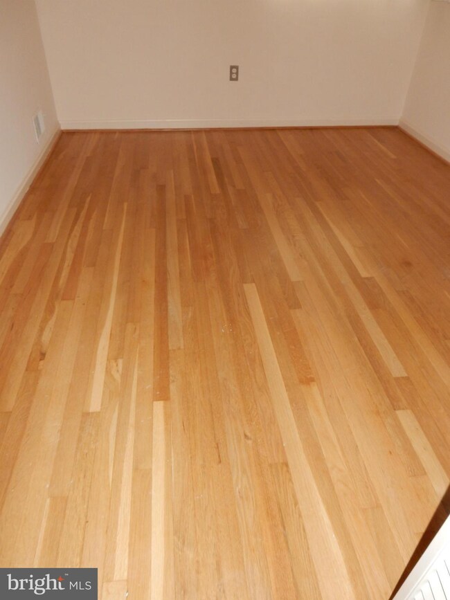 10910 Maple St, Fairfax, VA 22030 - photo 7