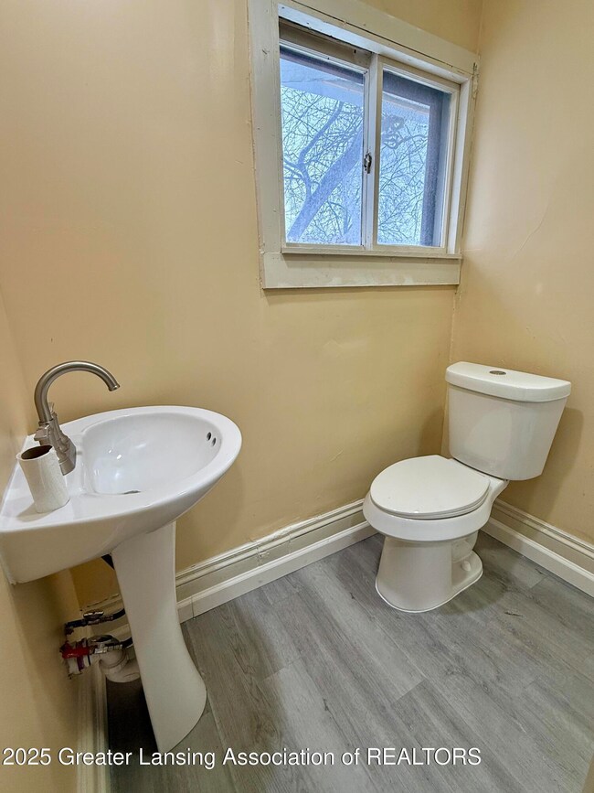 231 Rockwell St, Jackson, MI 49203 - photo 6