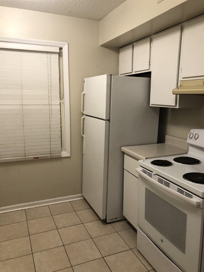 5286 Flowering Peach Dr unit J4, Memphis, TN 38115 - photo 5