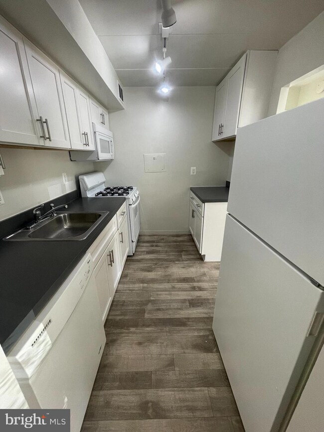 2618 Ft Farnsworth 3b Rd unit 233, Alexandria, VA 22303 - photo 7